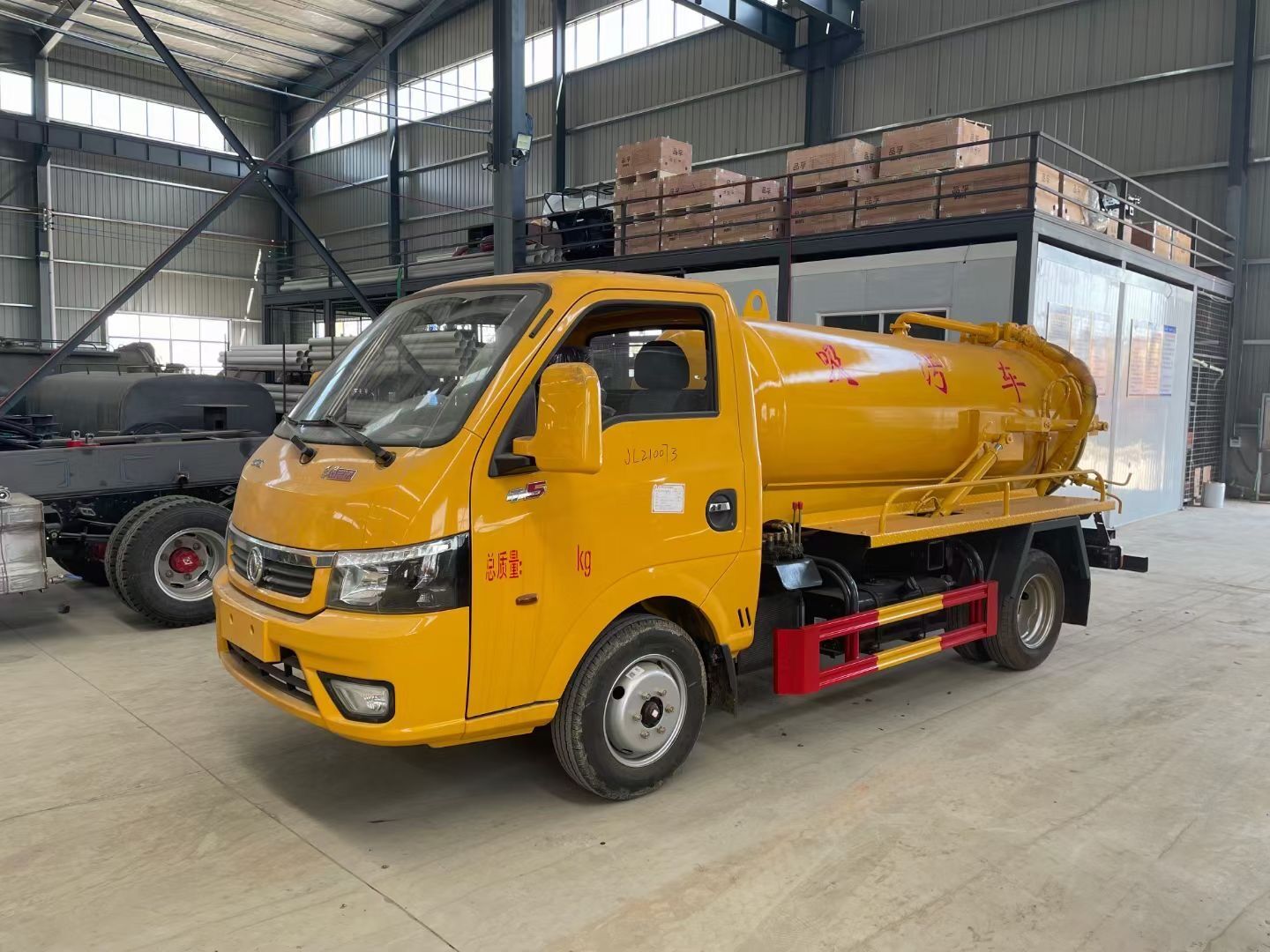 東風途逸吸污車