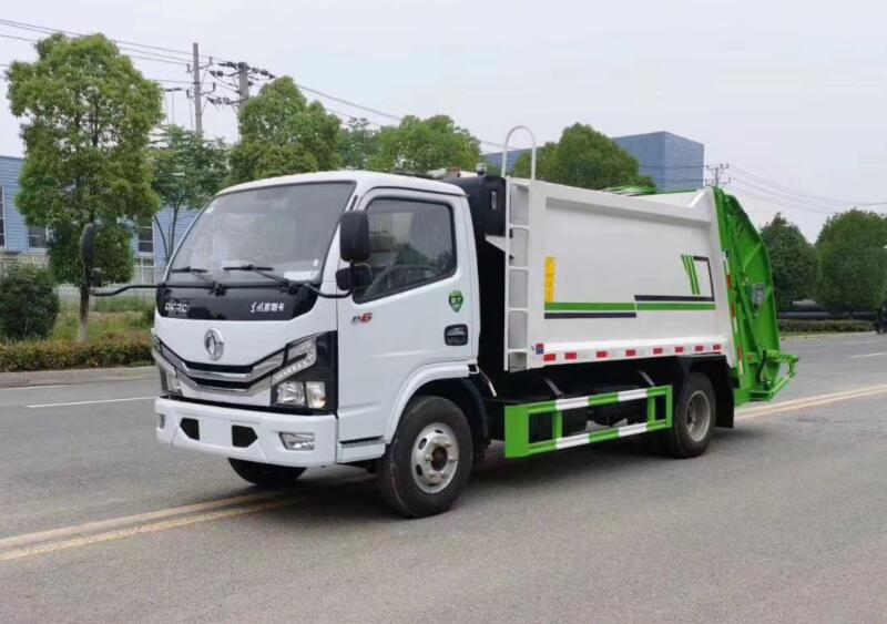 東風(fēng)小多利卡壓縮式垃圾車